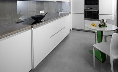 Укладка ПВХ плитки на кухне 13,8 м2