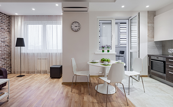 Укладка ламината в гостинной 17,1 м2